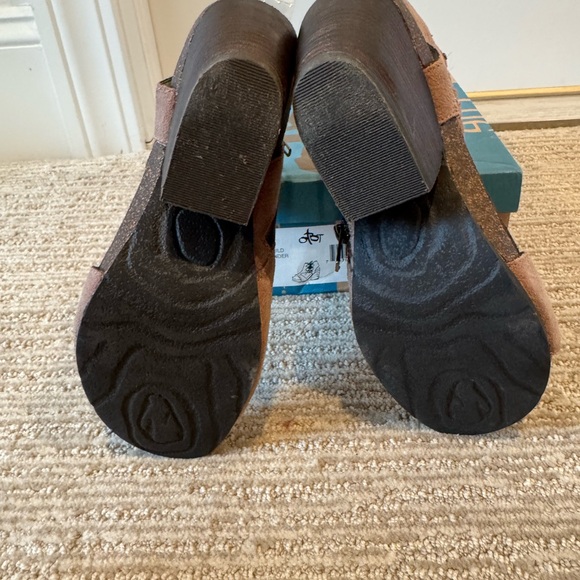 OTBT Women's Brown Suede Open-Toe Booties - Picture 9 of 11